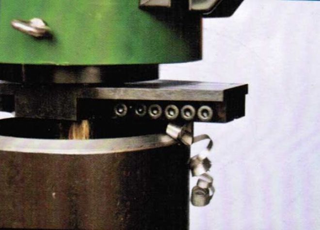 點擊查看詳細信息<br>標題：管子坡口機工作照 閱讀次數(shù)：10728