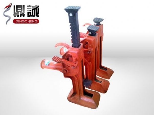 點(diǎn)擊查看詳細(xì)信息<br>標(biāo)題：齒條式起道機(jī) 閱讀次數(shù)：4400